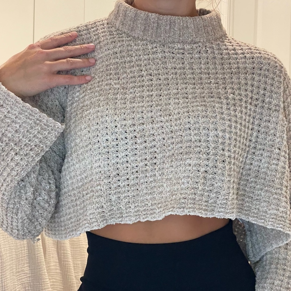 Cropped sweater 🧶 - Picture 2 of 6